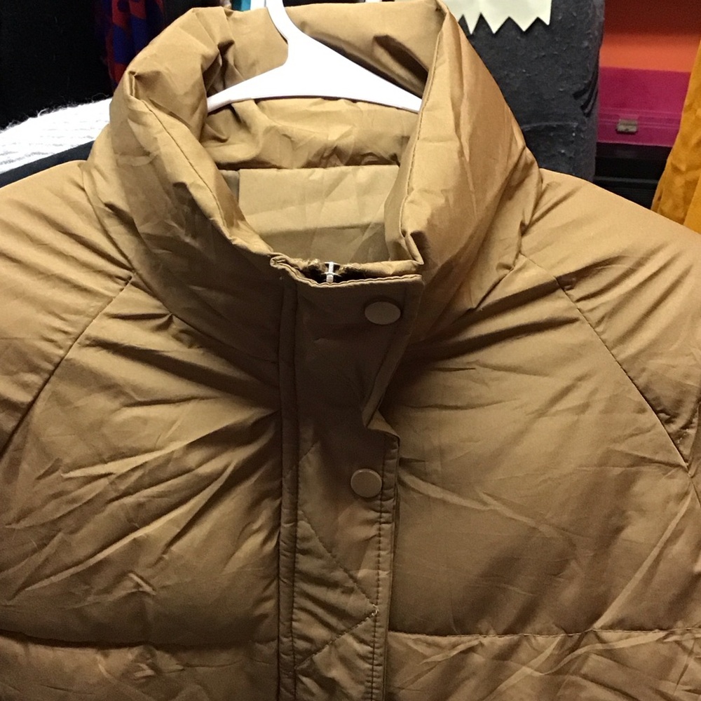 BRAND TAG REMOVED Stylish Women's Tan Puffer Jacket, zipper front with snaps
